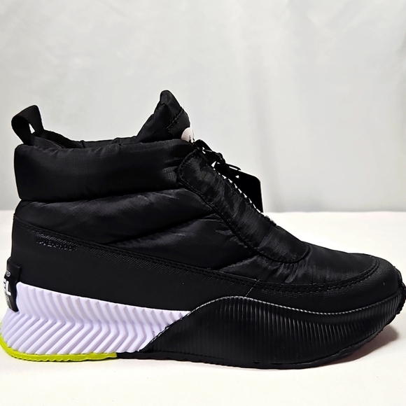 NWOT Women's Sorel Out N About III Puffy Zip Bootie in Black/White – Sz 8 - Picture 1 of 7